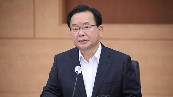 김 총리 "위기 극복 못하면 일상회복 멈출 우려‥중환자 병상 통합 관리"