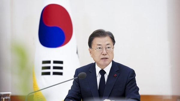 문 대통령 "60세 이상 3차 접종이 가장 시급‥이번이 마지막 고비"