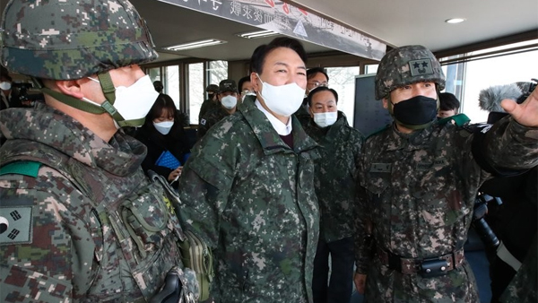 국방부, DMZ 내 민간인 전투복 착용 "유엔사와 협의"
