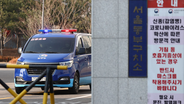 "밀접접촉자 혼거수용해 감염 확산"…교정시설 직원 매주 검사