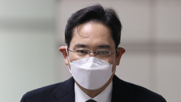 '국정농단' 이재용 파기환송심서 징역 2년 6개월…법정구속