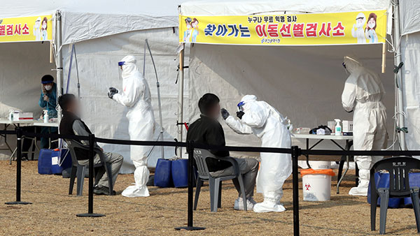 코로나19 386명 신규확진…이틀째 300명대 유지