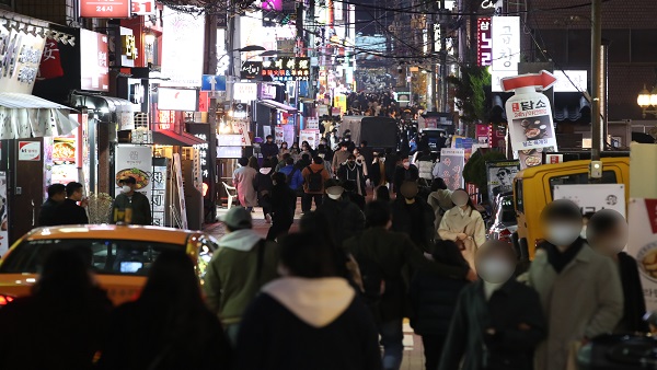 강남역 일대서 여성들 폭행한 20대 남성 구속