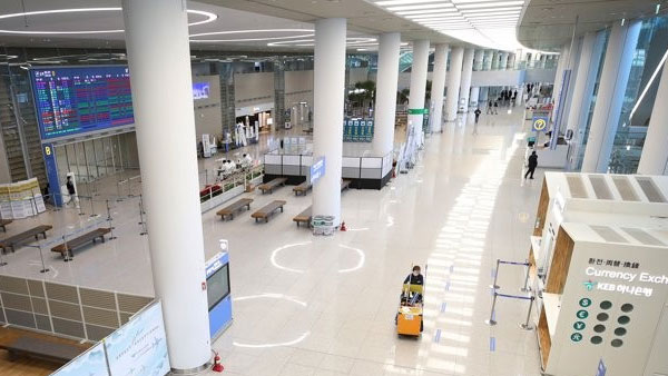 변이 바이러스 지역사회 집단 감염 첫 확인…4명 양성