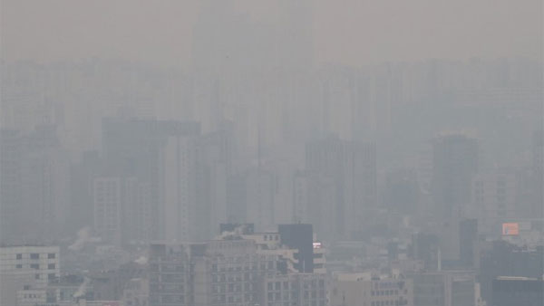 서울에 초미세먼지주의보 발령 '오염물질 유입·대기 정체'