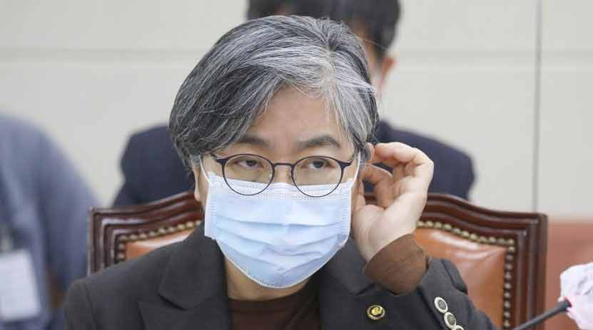 정은경 "요양병원 고령층 백신접종은 2분기…화이자-AZ 다 검토"