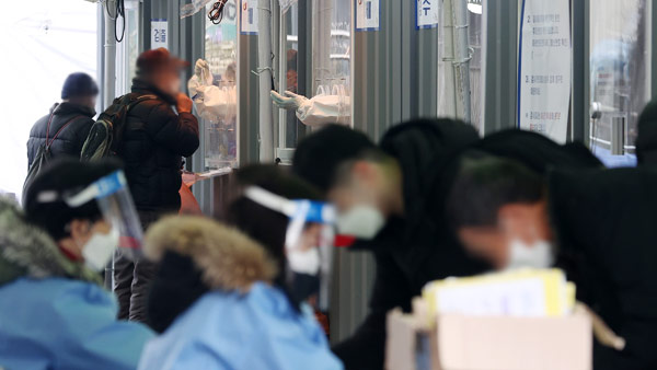 코로나19 신규 확진 39일 만에 다시 600명대로