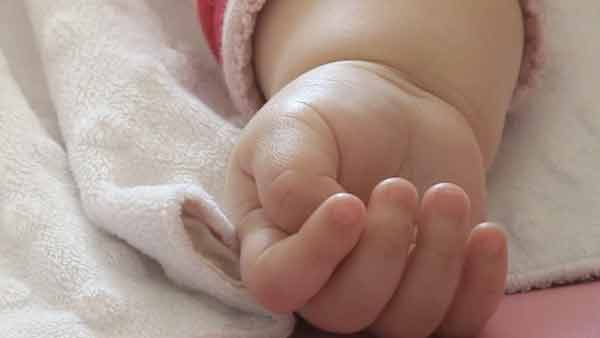 잠자던 생후 3개월 아이 숨진 채 발견…영아돌연사증후군 소견