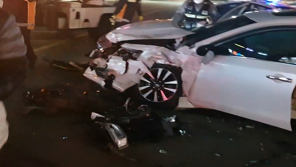 부산서 승용차-SUV 충돌사고…4명 부상