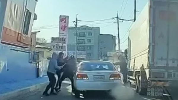 경찰, '무차별 운전자 폭행' 외국인 전원 검거…9명 구속