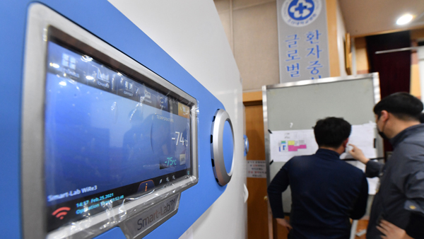 화이자 백신 도착…내일부터 코로나19 환자 치료 의료진에게 접종