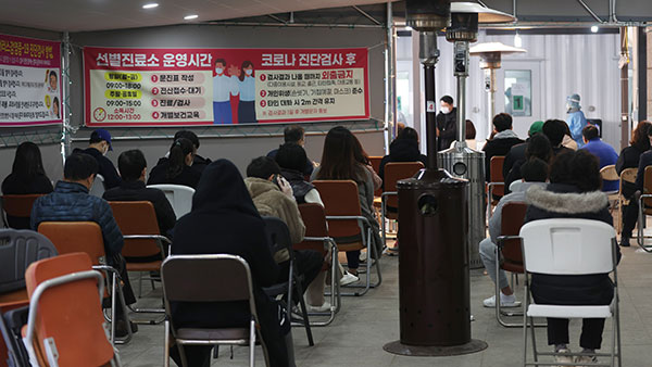 코로나19 356명 신규 확진, 다시 400명 아래로