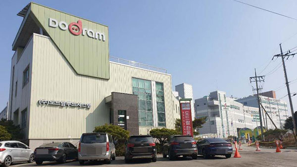 경기 안성시 축산물공판장 직원 55명, 코로나19 집단 감염