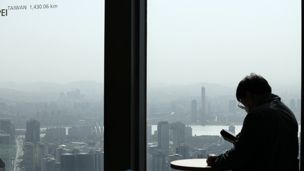 [날씨] 잔류 황사 이틀째 영향…서울 한낮 17도 '포근' 