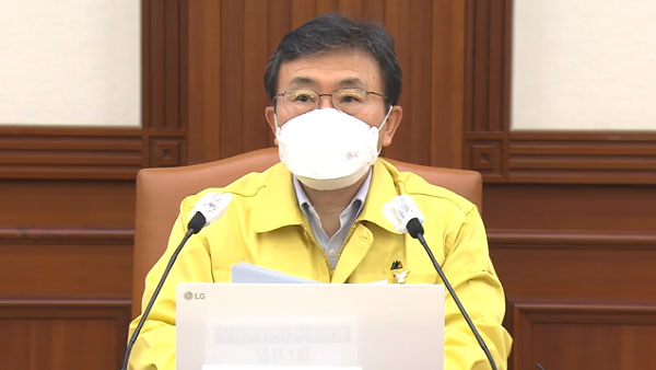 정부 "하루 400여명 확진자 한달째 지속‥3차 유행 여전히 기승"