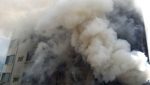 강원 횡성 빌라서 가스폭발 추정 화재…1명 사망, 9명 중경상