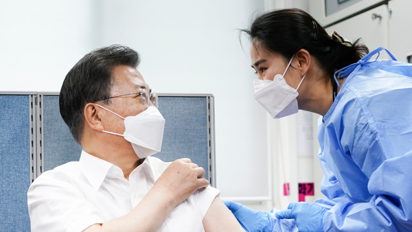 당국 "대통령 주사기 문제없다" 바꿔치기 글·영상 8건 수사의뢰