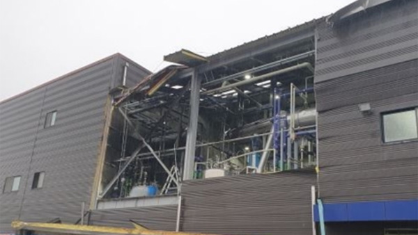 충남 예산군 화학소재 제조 공장에서 폭발…2명 부상