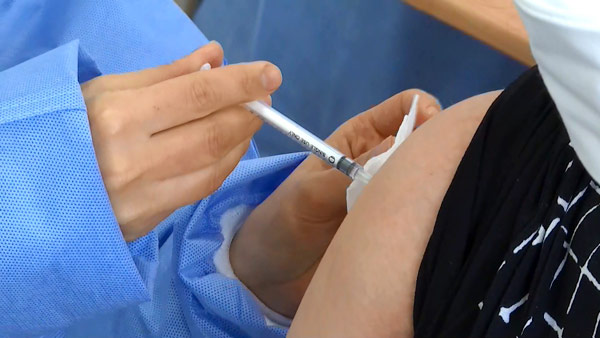 한국 백신 접종률 낮지만, 주요국 대비 환자·사망자 가장 적어