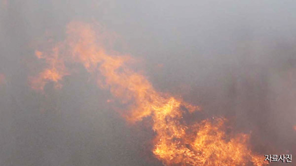 서울 천호동 건물 외벽서 화재…인명피해 없어