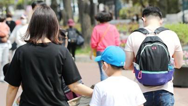 20대 절반 이상 "비혼독신·무자녀 찬성"…'4차 가족실태조사'