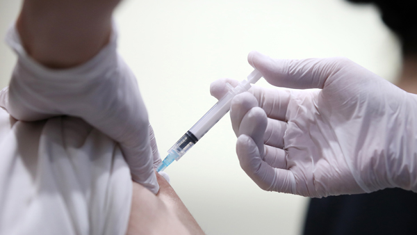 7월에 AZ-화이자-모더나-얀센 4종류 백신 약 1천만회분 도입