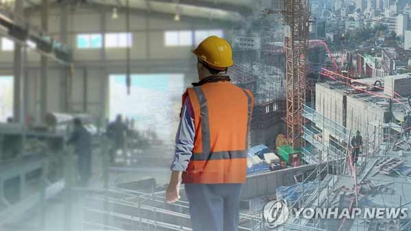 인천 남동구 공장에서 화물 승강기에 다리 끼여 부상