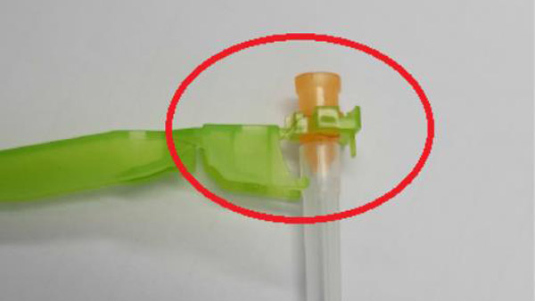 한 달간 코로나 백신 '쥐어짜는 주사기' 이물 보고 1건