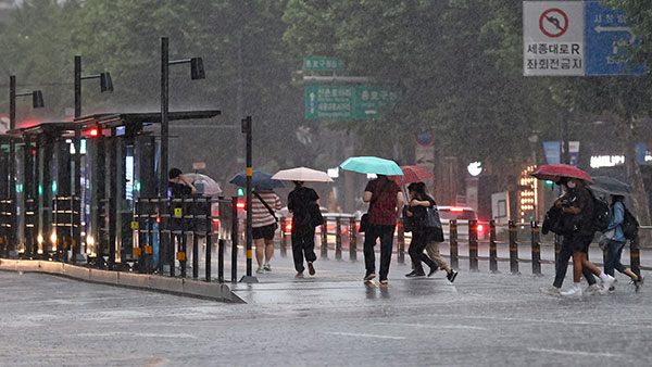 내일도 내륙 중심 요란한 소나기…금요일 전후 장마 시작