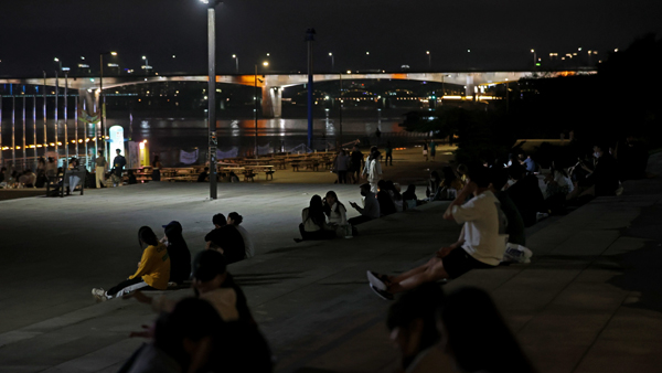 서울시 "'야외 음주금지 위반' 이틀간 472건 적발…계도 조치"