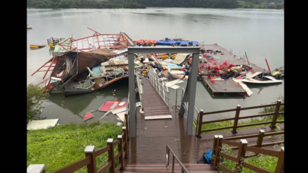 충주서 폭우로 수상스키장 구조물 쓰러져…6명 경상