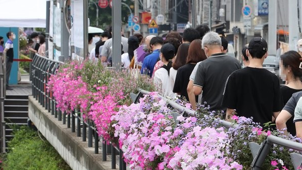 오후 6시까지 1,288명 확진…어제 동시간보다 385명 증가