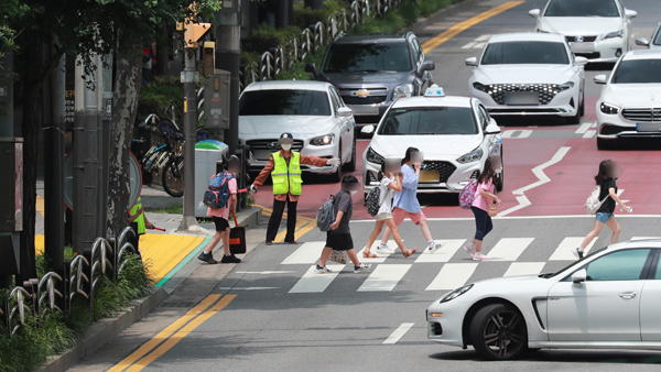 오늘부터 수도권 학교 전면 원격 수업 