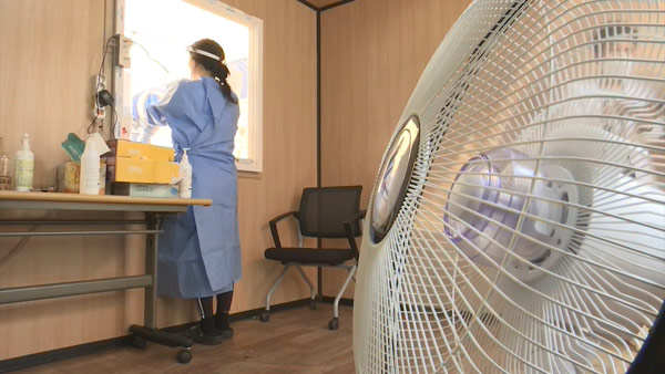 폭염 속 선별검사소 공무원 쓰러져…서울시 "냉방기 설치, 인력 보강"