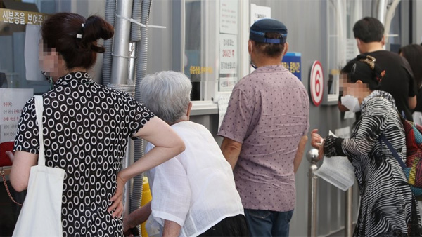 코로나19 신규 확진 1,442명…백신 1차 접종율 37.9%