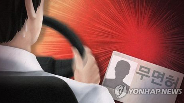 훔친 차량으로 무면허 운전한 10대들…경찰관 매달고 1km 도망쳐 