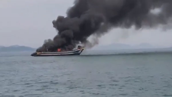 인천 문갑도 해상서 낚시어선 불…22명 모두 구조