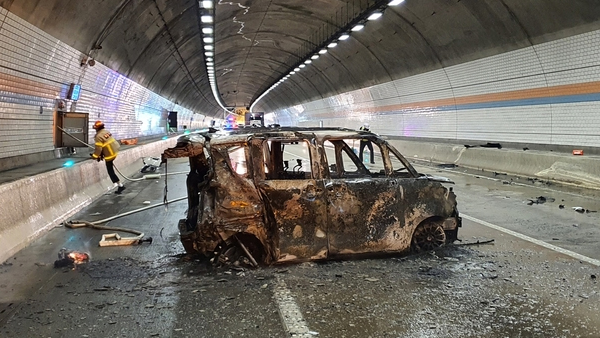 보은 당진영덕고속도로서 차량 3대 추돌…3명 부상