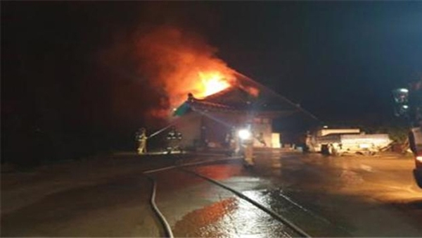 창녕 주택 화재로 4천6백만 원 피해…'낙뢰' 원인 추정