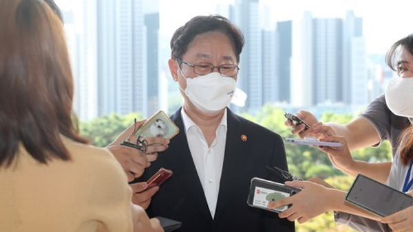 박범계 "가석방 심사 결과 즉시 공개할 것"