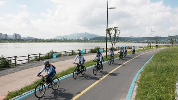 서울시 "한강 자전거도로, 2023년까지 보행로와 전면 분리"