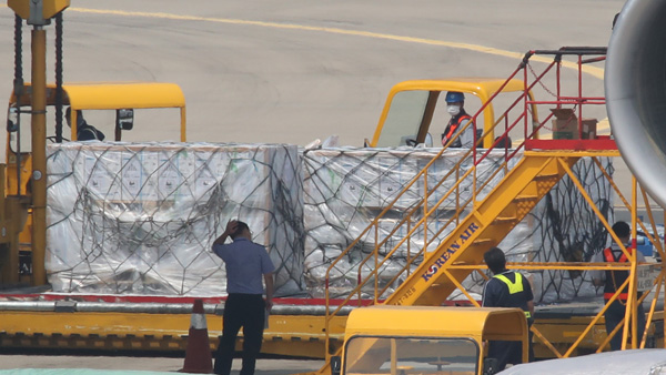 직계약 화이자 백신 160만1천회분 인천공항 도착