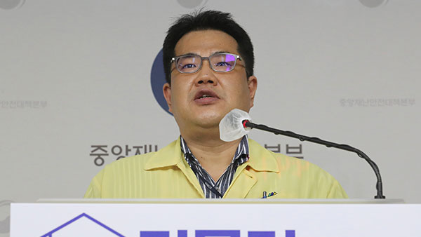 정부 "거리두기 등 방역 조치가 확진자 급증 막고 있어"