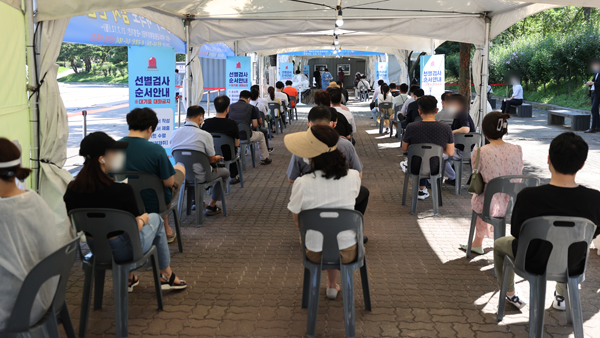 신규확진 1천619명, 54일째 네 자릿수…사망자 3명 늘어