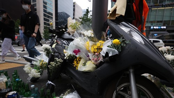 SUV 차량이 오토바이 들이받아…60대 배달 기사 숨져