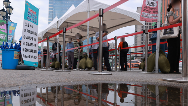 신규확진 1천 804명, 두 달째 네 자릿수 확산세