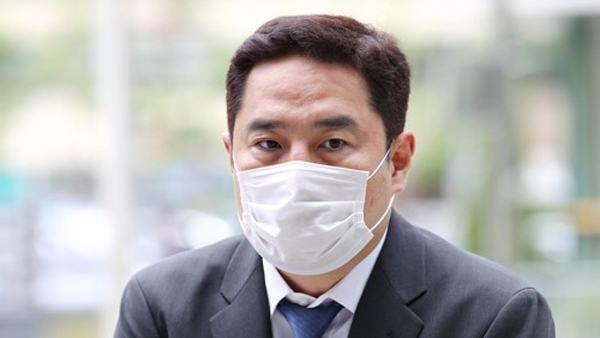 가로세로연구소 강용석·김세의, 체포 불응하며 경찰과 대치중