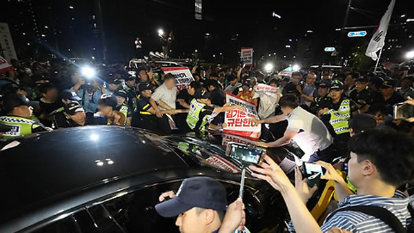 '김기춘 석방 항의시위' 참가자들 항소심에서도 유죄