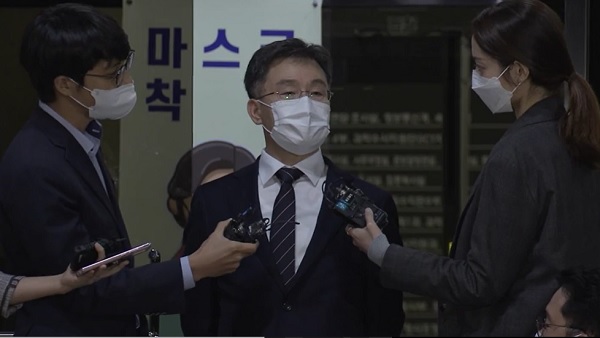 대장동 특혜·로비 의혹 김만배 14시간 조사…혐의 전면 부인