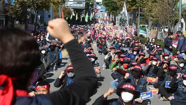 민주노총, 서대문역 기습 집결 총파업 집회 강행